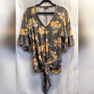 Signature Studio  - grey floral v neck s/s ruffled tie bottom blouse